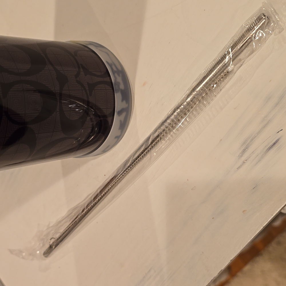 NIB Insulated 20 Oz. Tumbler With Metal Straw And Cleaning Brush - Picture 6 of 6